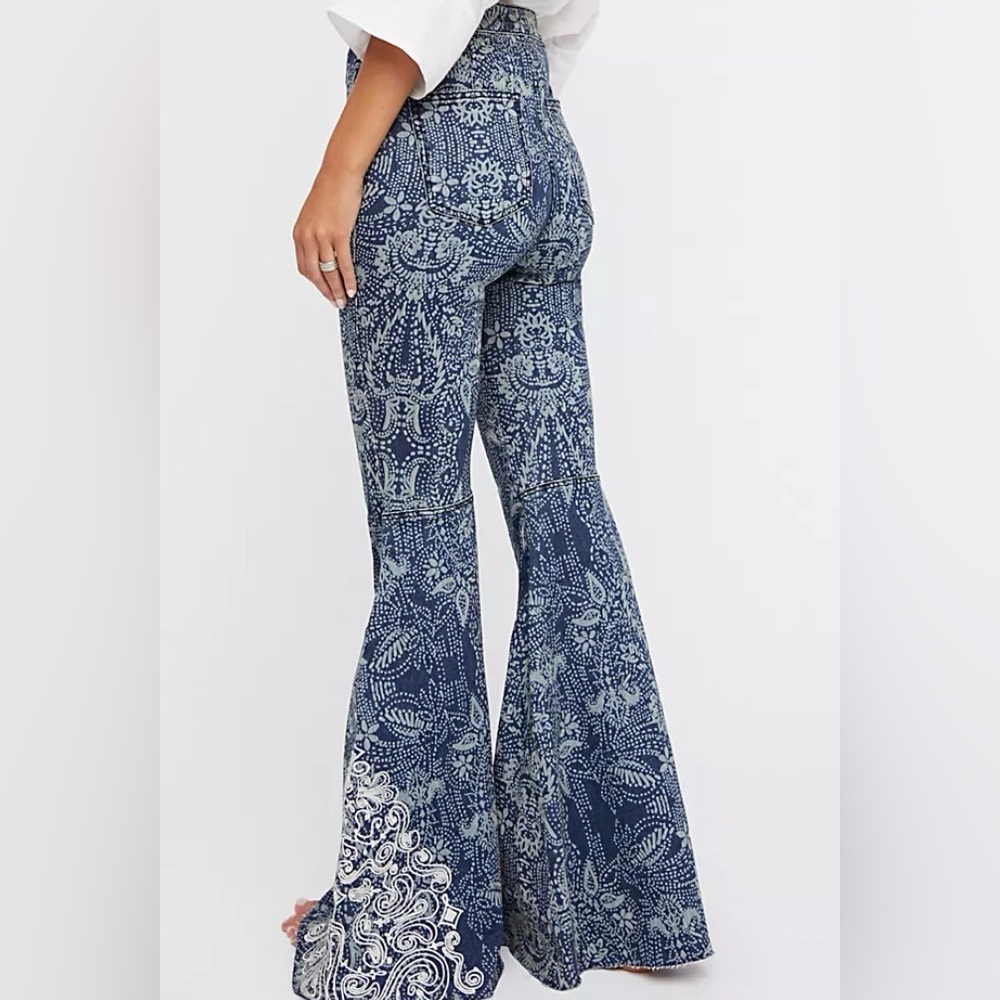 Free People, Embellished Float On Flare, Size 28
